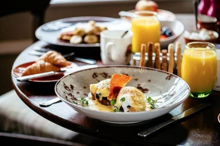 Hotel Colessio breakfast 768x510